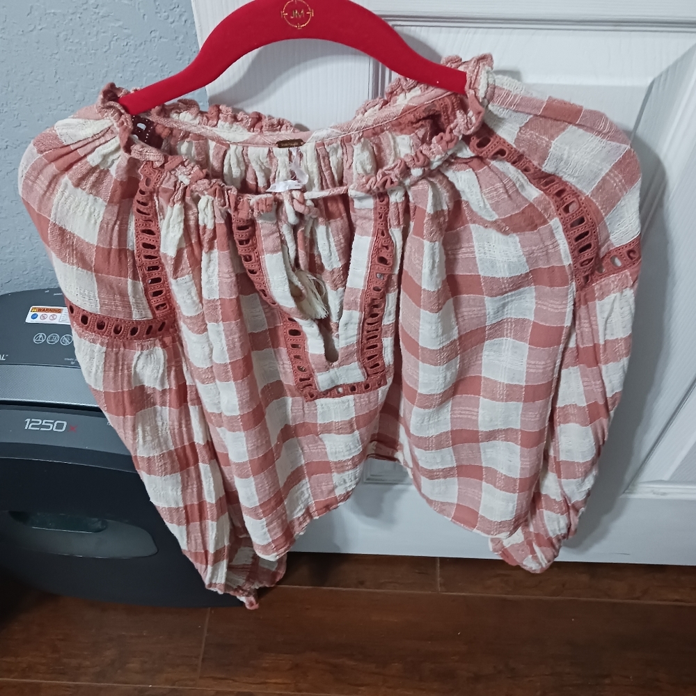 Nice plaid top medium lite red/pinkish